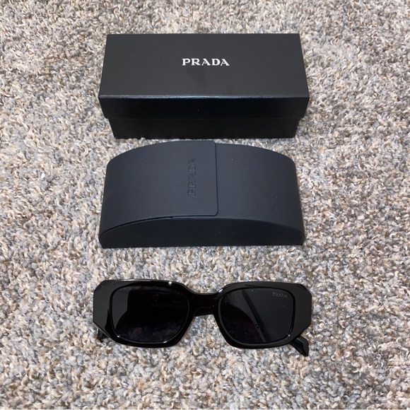 Prada Sunglasses w Box Included - Picture 1 of 3